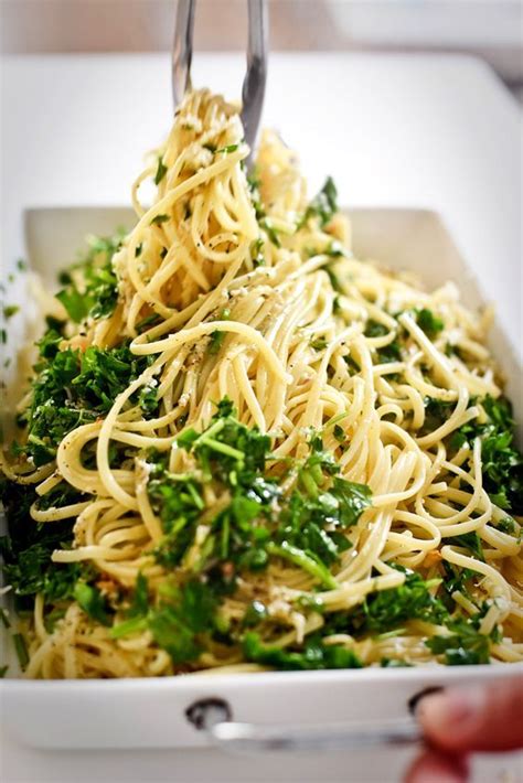 Aglio olio e peperoncino is really one of the easiest and probably the most underrated italian pasta recipes. aglio-e-olio | Olio recipe, Aglio e olio recipe, Food recipes