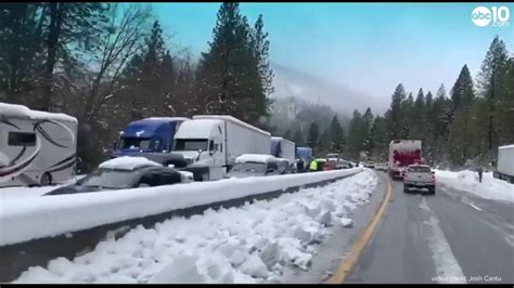 Snow Closes I 5 In Northern California Drivers Stranded Overnight