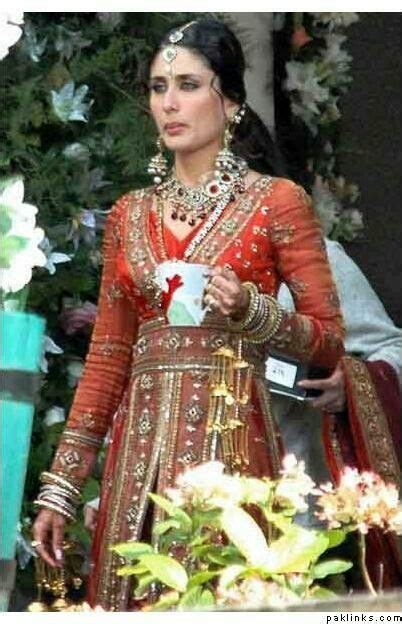 Pin By Hanya On Eastern In 2020 Indian Style Clothes Kareena Kapoor Wedding Dress Bollywood