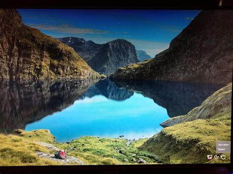 No options to login at Splash Screen - Windows 10 Forums Yes, unlike previous windows versions, windows 10 allows you to capture the lock screen.