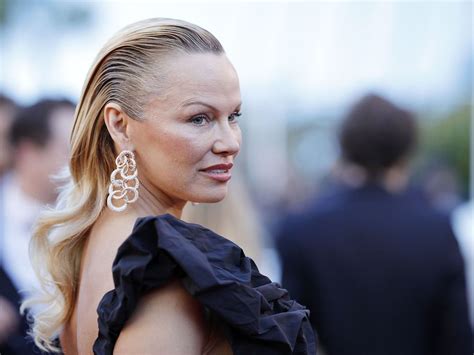 From march 2017 to december 2017. Pamela Anderson, skena të nxehta me balerinin e DWS (Foto ...