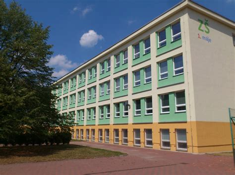 V celém bytě je nová plovoucí podlaha a nové interiérové dveře. Základní škola 1. máje, Havířov - Město / Centrum pro ...