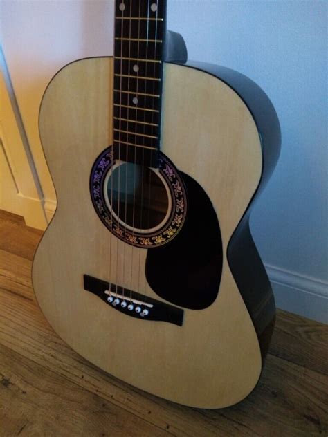 Steel String Acoustic Guitar Excellent Condition In East Calder