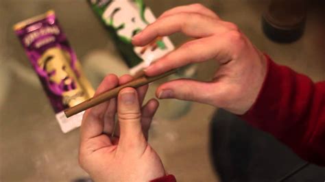 How To Roll A Blunt Youtube