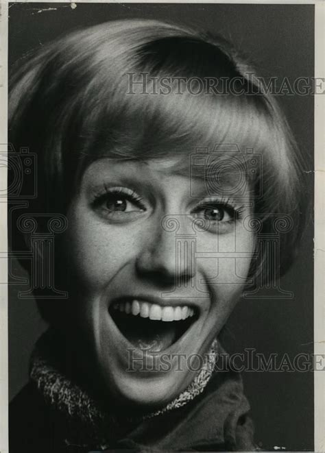 1971 Press Photo Sandy Duncan Star Of Funny Face To Undergo Serious Eye Surgery Ebay Press