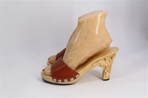70s THOM McAN Brown Wooden Platforms Sandals Sz 6 Vintage 1970s