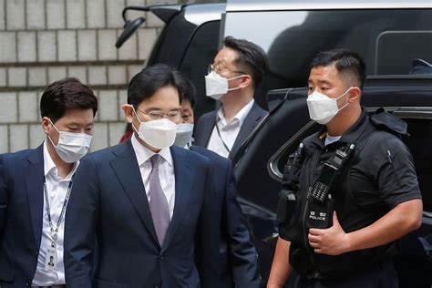 South Korean Court Denies Arrest Warrant Request For Samsung Heir Jay Y