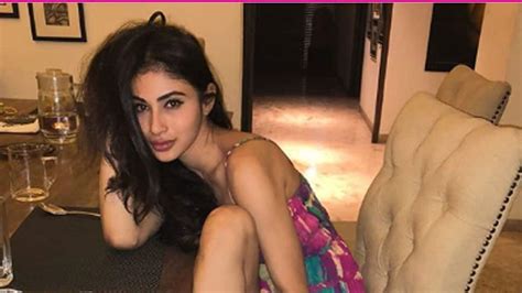 Mouni Roy Turns Up The Heat In Her Latest Photoshoot—see Pics People News Zee News