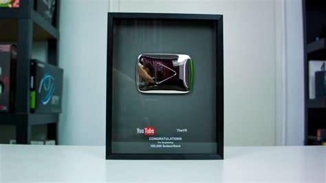 The silver play button awarded to youtube channels with 100 000 (one hundred thousand) subscribers or more. MEGJÖTT!! | TheVR YouTube Silver Play Button Unboxing ...