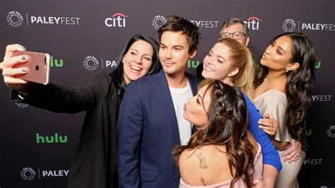 Paleyfest 2017 Pretty Little Liars Cast And Producers Tight Lipped