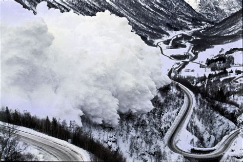 lyngen alps avalanche buries two italian tourists one rescued quickly other buried for 2
