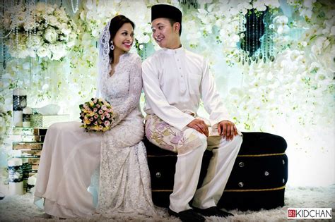 Samirah muzaffar, the widow of cradle fund sdn bhd ceo nazrin hassan, today failed in her final bid to prevent the police from exhuming her 2 her first husband, who was also arrested on monday, was released on friday. Akad Nikah Photography of Azam and Amelia | Akad nikah ...