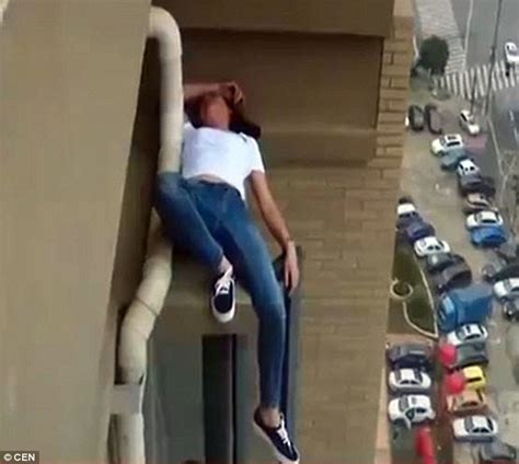 Chinese Women Who Threatened To Commit Suicide Gets Stuck On Building