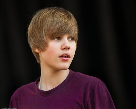 Justin Bieber 2009 Haircut 2400x1920 Wallpaper
