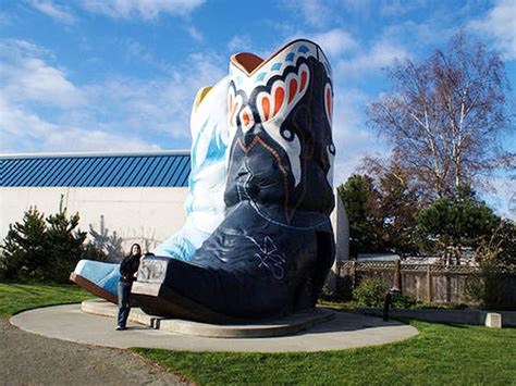 Really Big Odd Roadside Attractions Photo 10 Pictures Cbs News