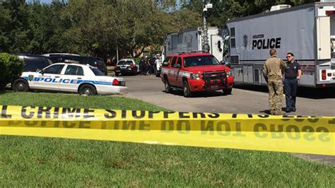 Swat Standoff Ends Suspect In Custody In Se Houston Abc13 Houston