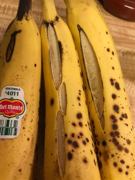 The Way These Bananas Split Open ・ Popularpics ・ Viewer For Reddit