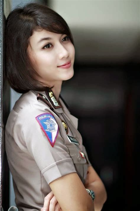 Foto Polisi Cantik Indonesia Menjadi Polisi Tercantik Di Dunia