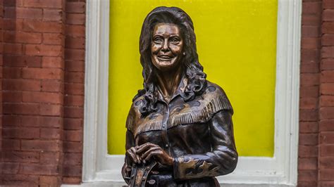 Ryman Auditorium Unveils New Loretta Lynn Statue On Venues Icon Walk