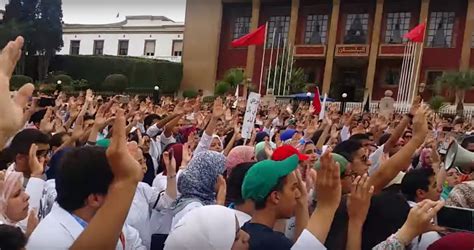 La Manifestation Des Futurs M Decins Marocains Devant Le Parlement Welovebuzz