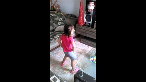 Niña De 3 Años Bailando Toto Youtube