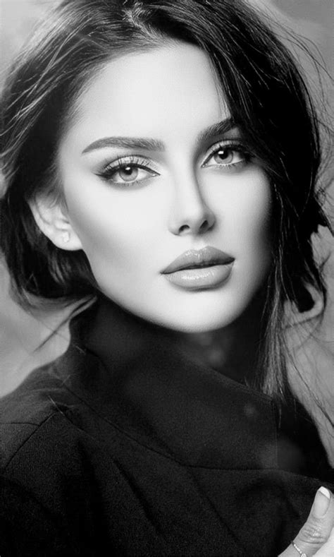 pin by 𝐈𝐫𝐦𝐚 𝐒𝐨𝐥 🦋 on ︎ black and white ︎ beautiful eyes stunning brunette beautiful women faces