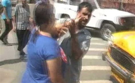 Woman Beats Up Taxi Driver In Kolkata