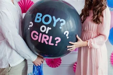 Pregnant Couple Gobsmacked As Father S Awkward Mishap Ruins Gender Reveal