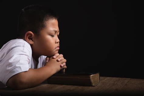 Premium Photo Boy Praying To God At Home