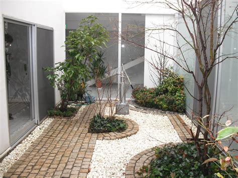 明るいデザインの中庭 ／ 坪庭 施工実績 2012年: 株式会社 佐野緑化 施工実績ブログ