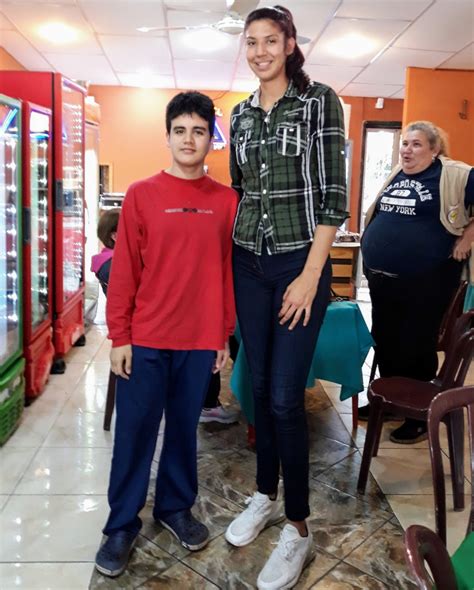 Andrea And Lucky Boy By Zaratustraelsabio On Deviantart Tall Women