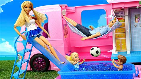 La Famille De Barbie Au Pique Nique Camping Car Pour Les Poupées