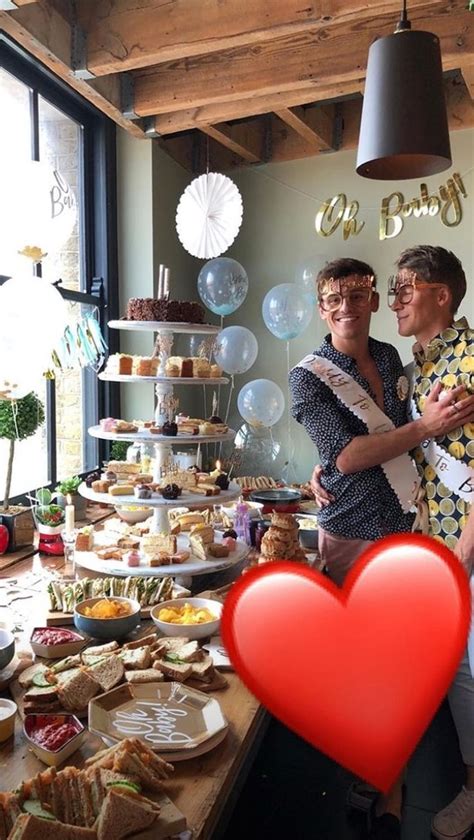 And now tom daley is an olympic gold medallist. Tom Daley and Dustin Lance Black share first adorable ...