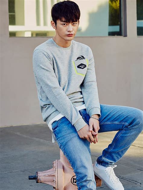 Seo in guk (shopping king louie) 2016 tvn10 awards: Who's your current favourite actor? I can't decide from ...