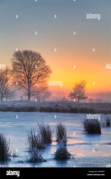 Frozen Lake At Sunrise Hi Res Stock Photography And Images Alamy