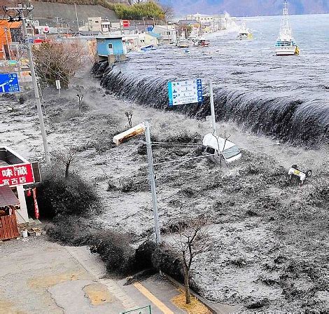 Japanese authorities considered economic benefits more than safety and moral factors exacerbate the situation. japan tsunami wall - 781 - The Wondrous Pics