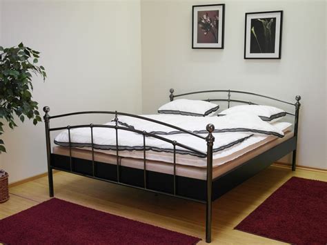 Und damit dein neues bett auch zu einem wahren hingucker wird, ist vor allem die passende größe ausschlaggebend. Metallbetten - Welzmiller Raumgestaltung