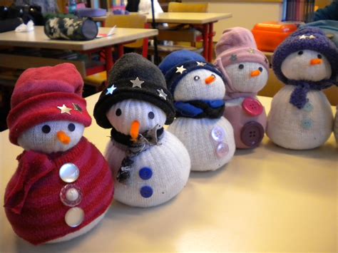 Voilà enfin notre premier bricolage de noël : Bricolage de Noël : le bonhomme de neige "chaussettes ...