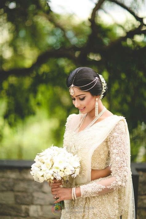 Half clutch hairstyles are the simplest hairstyles to pair with your saree. Like how this bride has a modern touch to her hair without ...