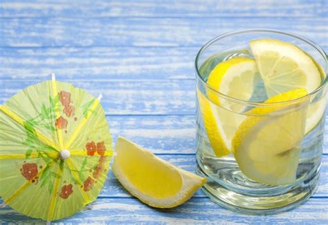Air lemon dikatakan baik untuk pencernaan dan mempermudah anda untuk mengontrol berat badan. Boleh Hilangkan Bau Mulut, Ini 12 Khasiat Lemon Untuk ...