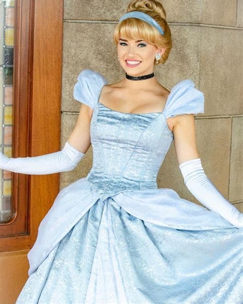 Pin By Formal Faces On Cinderella Disneyland Princess Disney
