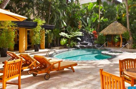 10 Unique Places To Stay In Honolulu Based On Travel Data Alltherooms