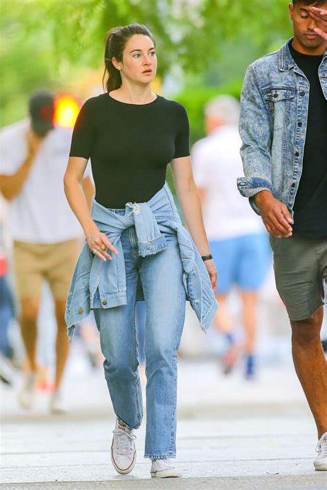 Boys shailene woodley has dating list of all boys shailene woodley the most popular one of them is theo james theo james and shailene woodley dated on. Shailene Woodley and boyfriend Ben Volavola: Out in NYC-21 ...