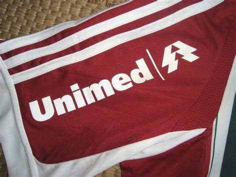 Hoje é o dia do lançamento da nova camisa do fluminense, que ja deve usar o novo uniforme contra o são paulo no primeiro jogo do brasileiro de 2011. Camisa Original Fluminense 2012 Home - R$ 160,00 em ...