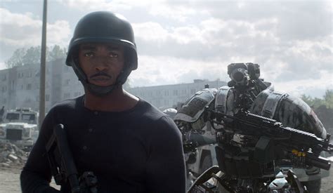 Zona De Combate Anthony Mackie é Um Androide Em Trailer De Filme De