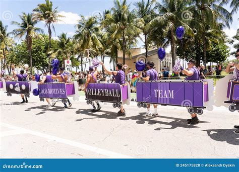 festival anual del orgullo y desfile en la playa sur de miami foto de archivo editorial imagen