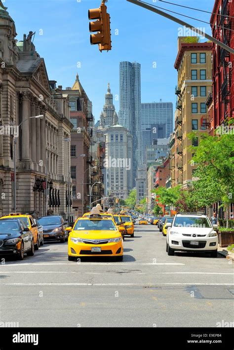 New York City Street On A Sunny Day Stock Photo Alamy