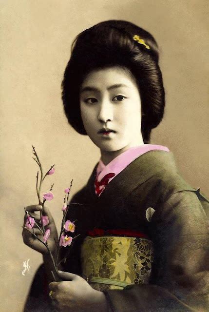 Beautiful Portraits Of A Popular Tokyo Geisha From 100 Years Ago