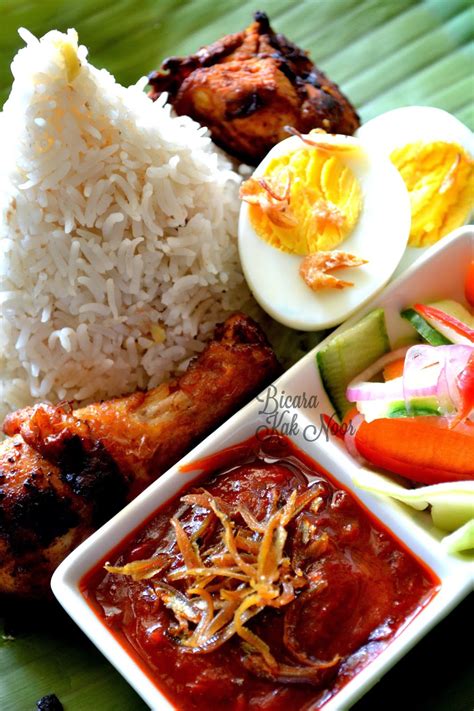 Menikmati ayam geprek bisa menjadi ide jika anda bosan dengan olahan. Nasi Lemak Bukit Sambal Bilis & Ayam Berempah - Dapur Kak Noor