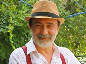 Bakırköy belediye tiyatrosu oyuncularından biridir. Yedi Güzel Adam - Ali Kahraman - Durul Bazan Kimdir ...